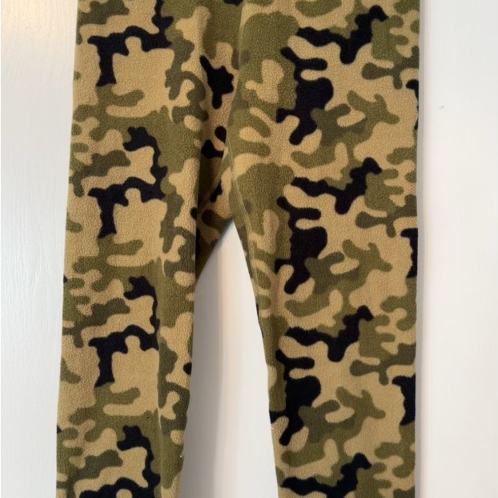 Burton Camouflage Jacket with Beanie and Gloves - Picture 4 of 6